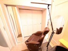 ラヴレ アイラッシュサロン(RAVRE)の雰囲気(ゆったり寛げるリクライニングチェアで、リラックス…)