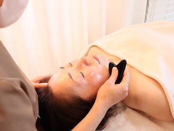 エステサロン 凛/小顔矯正　顔面のコリほぐし