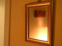 鍼灸師 かわなみこうき/細部までこだわりのインテリア