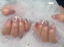 話題のマグネット・ミラー・オーロラパウダーも種類豊富