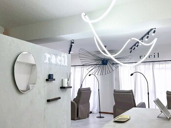 ラシル 博多店(RACIL)の写真/高持続LED《100本￥5,500》★落ち着いた空間×博多駅近の好立地！朝の時短も叶う“忙しい女子”の味方♪