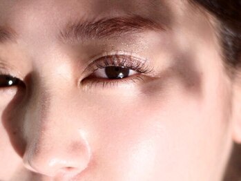エニー アイラッシュ(enny eyelash)の写真/派手すぎない、でも印象的。"今っぽく垢抜ける"大人の目元演出。中目黒で人気の似合わせ重視サロン。