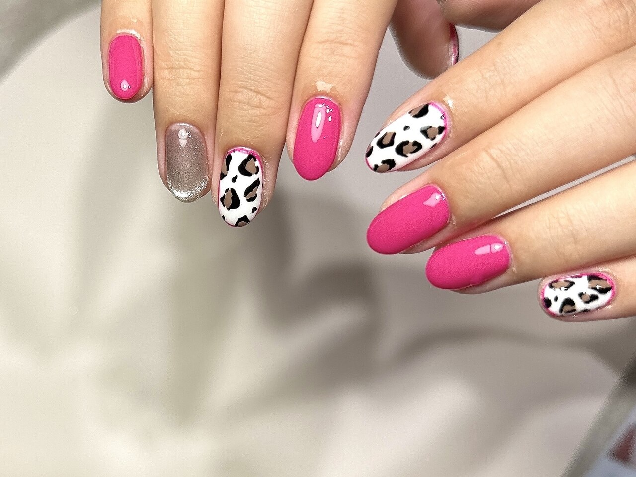 ヒョウ柄ファーボール♡ピンク&パープル ヒョウ柄ファーボール♡ピンク&パープル 2024年夏】ヒョウ柄 ピンクの