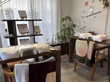 クーム 代官山(KUUM.)の雰囲気（各席にタブレット完備！気分に合わせてお話したり動画をみたり♪）