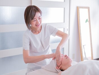 小顔矯正サロン ブルーム/リンパを流してお顔を軽く。