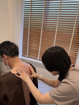 TJMととの鍼灸院/背中にも鍼