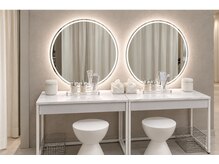 アンフルール シェル シンジュク(Une fleur Cher shinjuku)の雰囲気（施術後のメイク直し、ヘアアイロン完備♪）