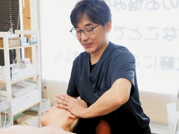 カラーズ(colors)の写真/【小顔矯正×頭の整体】東洋医学に沿った本格施術で顔と体の歪みを同時に解決！結果重視の方にオススメ◎