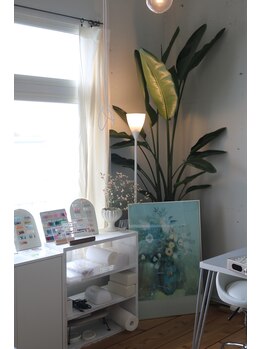 フィル(FIL.)の写真/初めてでも緊張しない、お花とアートが彩るカフェ空間。丁寧なカウンセリングで「なりたい」を一緒に形に。