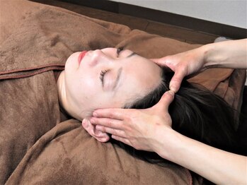 サロンドオッテ(Salon de Otte)の写真/【重い頭をリセット】絶妙な力加減の癒しのヘッドスパで、心身ともに解きほぐれる至福のひと時を♪