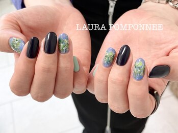 ローラポンポニー(Laura pomponnee)/絵画ネイル