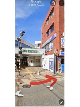 整体家/井尻駅出てすぐ左折して直進。