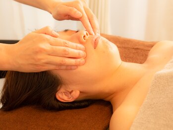 フォーリーフ(4 Leaf)/ほうれい線改善の近道です!