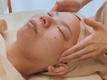 ヘッドトゥトウ(Head to Toe)/ホホバオイルで流す小顔リンパ