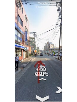 整体家/ローソン前を通って直進。