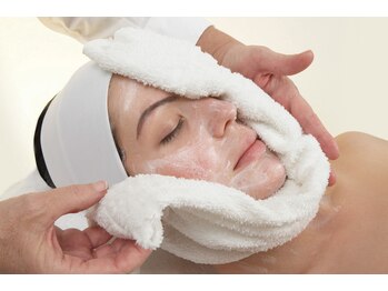 エヴェリーナ(Eveliiina)/フェイシャル/シミケア/シミ