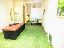 天六東整体院の雰囲気（ヒーリングミュージックで落ち着ける個室空間です）