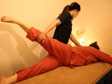 リラころ整体 天満店の雰囲気（ベテランスタッフによるツボを的確に捉えた技術が大人気！）