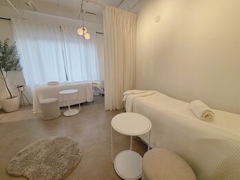 ミエル 神戸店(Miel)/白を基調とした店内