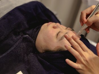 ディシェル(D cier)の写真/《W配合で透明感キープ》毛穴洗浄×ハーブピーリングでうるツヤ肌へ♪ハリ・ツヤ感とトーンアップを実感◎