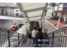 木翠/東武ストア側の階段を降りる