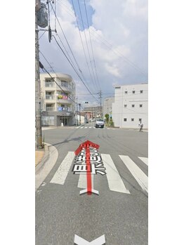 整体家/井尻駅北の信号を渡って直進。