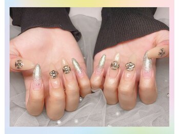 ワイアンドワイ(Y&Y)/ラメグラデ + ゴシック風パーツ