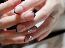 ネイルトータルビューティー ソピーロ(sopiro)/ネイビータイニーフレンチ