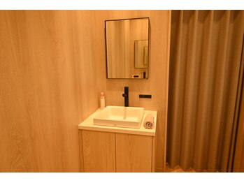 ひのきばこ/パウダールームにてメイク落とし