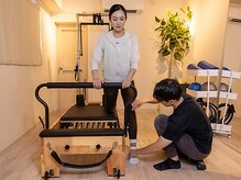 ファクト(fact)の雰囲気（手の位置や膝の向きなど細かい部分まで配慮したアプローチです。）