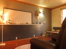 ドライヘッドブース。暖色灯でゆったりと。