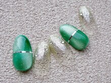 カトルナフ(quatre fois neuf)/グリーンマグネットネイル