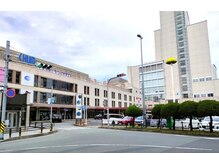 アスト津の立体駐車場から２階にチャムへの連絡通路があります。