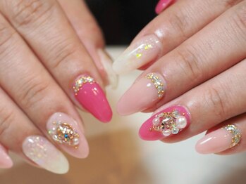 ミーナネイル(miinanail)/パールで華やかピンクネイル