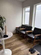 佐々木整骨院/落ち着いた待合室