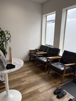 佐々木整骨院/落ち着いた待合室