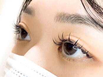 ココズルーム(KOKO's Room)の写真/【人気のLEDマツエク♪スピーディな施術で忙しい方にも◎】一人一人の目の形にぴったりなザインをご提案♪