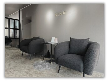 ノワール(NOIR)/落ち着いた店内