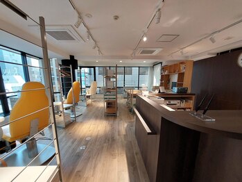 爪切り屋 足楽/オープンスペースの店内