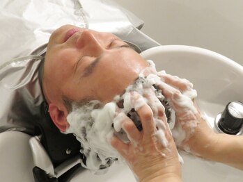 リュウ リュウ(Ryu Ryu)の写真/重点的頭皮ケア『育毛促進スカルプコース』、細胞活性で育毛促進『ヒト幹細胞育毛促進コース』で髪悩み解消