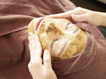 プレイス 堂山本店(PLACE)の写真/今話題の韓国肌管理メニューで二十顎やたるみ、フェイスラインのケアで理想の小顔に！脂肪分解×むくみ改善