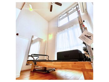 【美姿勢・骨盤矯正】HAL Pilates (自由が丘/奥沢/女性専用パーソナルピラティス)/- HAL Pilates ハル ピラティス-