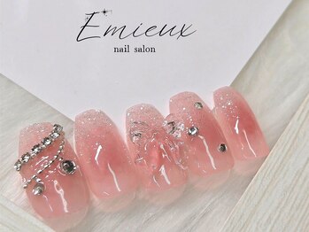 エミュー(Emieux)/チークネイル