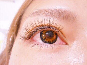 アイラッシュサロン フルール(eyelash salon FLEUR)の写真/フラットラッシュのアッシュブラウンが大人気!初回オフ無料120本6000円♪抜け感のあるオシャレeyeへ☆