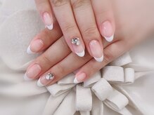 ティアラ(Tiara)/ネイルフレンチ