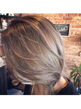 ヘアアンドアイラッシュアンドボディ ウィルーチェ(WiLuce)/美容室の中のマツエクサロン