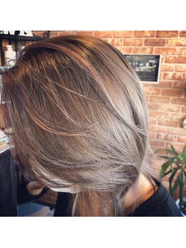 ヘアアンドアイラッシュアンドボディ ウィルーチェ(WiLuce)/美容室の中のマツエクサロン