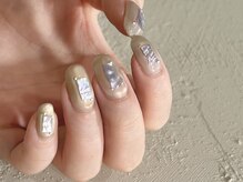 チルダ(tilde)/個性派シェルネイル