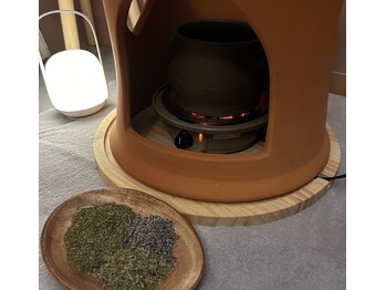 ナオコドットエス(NAWOCO.s)の写真/《温活！今大人気の"よもぎ蒸し"》冷えからくる女性の様々なお悩みを根本改善！癒されながら芯から温まる◎