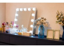 TOTAL BEAUTY SALON LUMORAの雰囲気（ドレッサー完備♪アイロンやメイク道具の貸出有り）